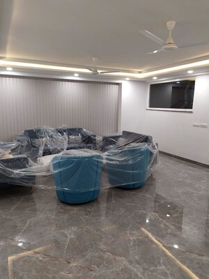 Parking in 4 BHK Builder Floor at Sushant Lok I – for Sale
