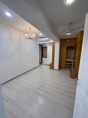 Room in 2 BHK Apartment at Bandra West – for Rent