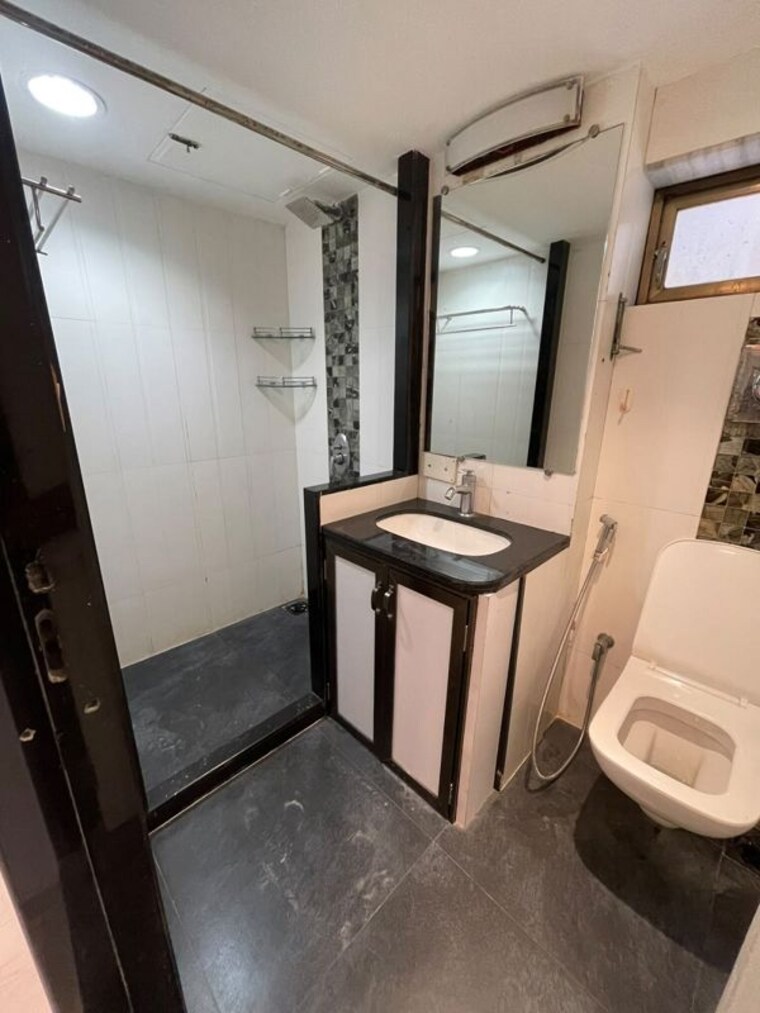 Attached Bathroom, bandra west 2 Bedroom 700 Sq.Ft. Apartment In Bandra West Mumbai 10662198