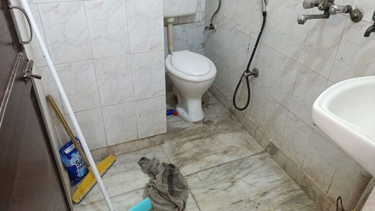 Bathroom, vaishali sector 3 1 Bedroom 350 Sq.Ft. Builder Floor In Vaishali Sector 3 Ghaziabad 10662264
