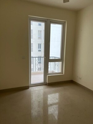 Room in 3 BHK Apartment at Emaar Emerald Estate, Sector 65 – for Rent