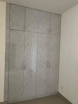 Furnished Amenities in 3 BHK Apartment at Emaar Emerald Estate, Sector 65 – for Rent