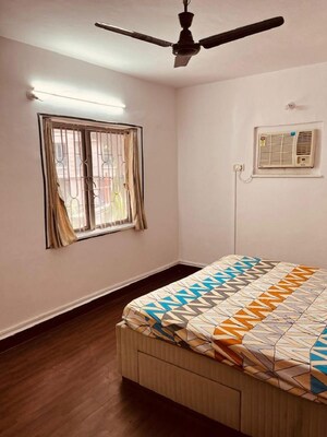 Bedroom in 2 BHK Apartment at Santacruz West – for Rent