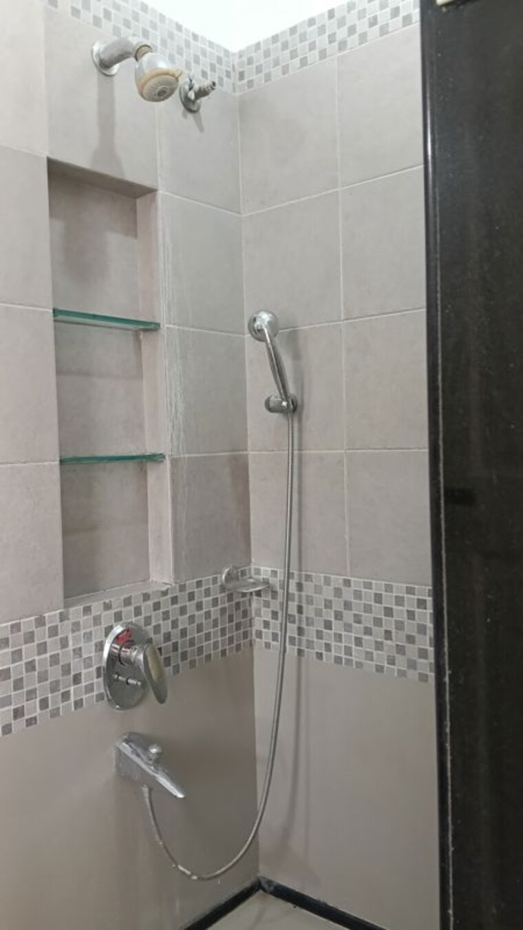 Bathroom, swapnalok-apartments-malad-east 3 Bedroom 1000 Sq.Ft. Apartment In Malad East Mumbai 10662308
