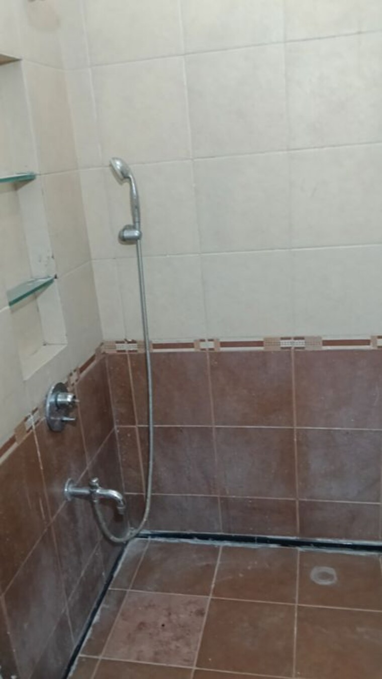 Bathroom, swapnalok-apartments-malad-east 3 Bedroom 1000 Sq.Ft. Apartment In Malad East Mumbai 10662308