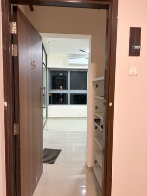 2 BHK Apartment For Rent in Lodha Amara, Kolshet Road