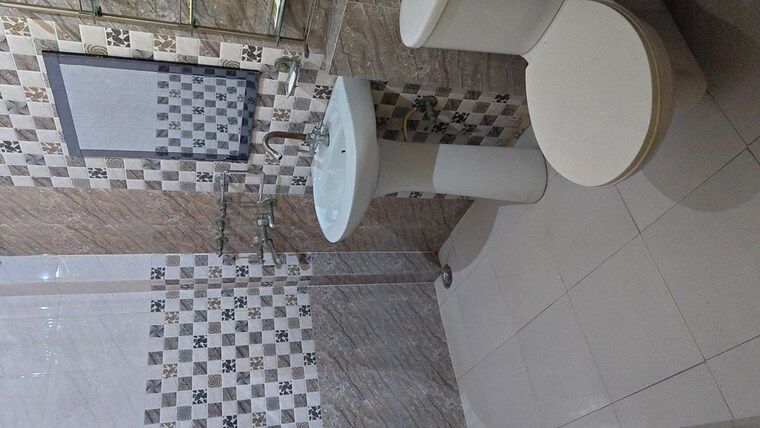 Bathroom, raj nagar 3 Bedroom 200 Sq.Yd. Builder Floor In Raj Nagar Ghaziabad 10662392