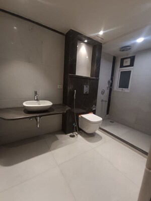 Living Room in 4 BHK Builder Floor at Dlf Phase ii – for Rent