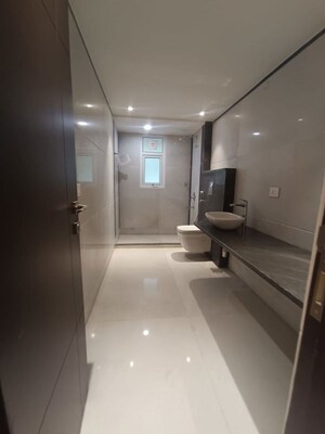 Building Lobby in 4 BHK Builder Floor at Dlf Phase ii – for Rent