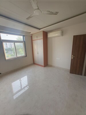 Room in 3 BHK Apartment at MRG Altura II, Mansarovar – for Rent