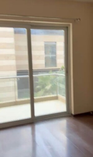 Room in 3 BHK Apartment at Paras Irene, Sector 70a – for Rent