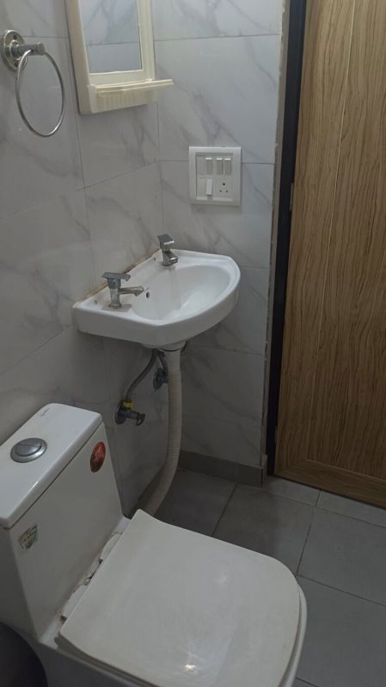 Bathroom, savitri nagar 1 Bedroom 550 Sq.Ft. Builder Floor In Savitri Nagar Delhi 10662444