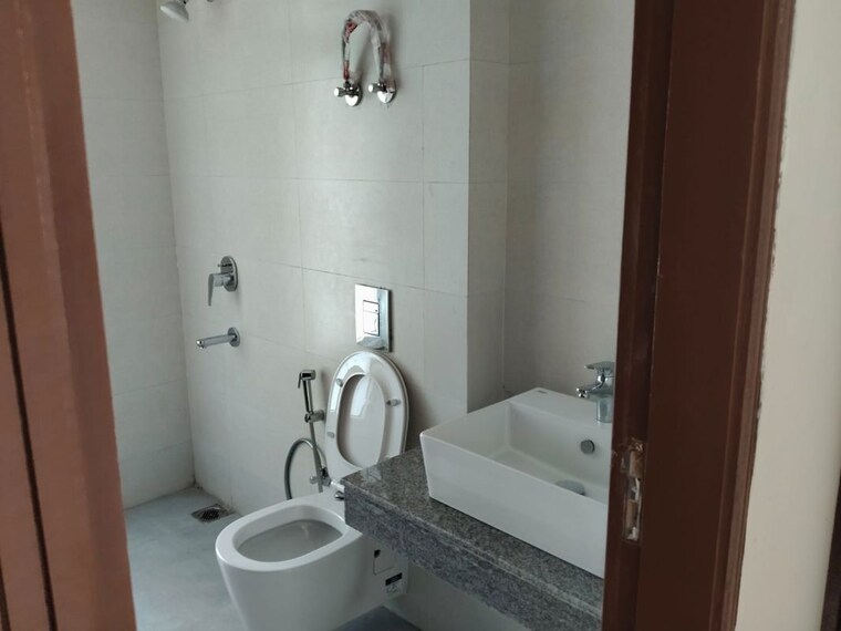 Bathroom, godrej-palm-retreat 2 Bedroom 1300 Sq.Ft. Apartment In Sector 150 Noida 10662473