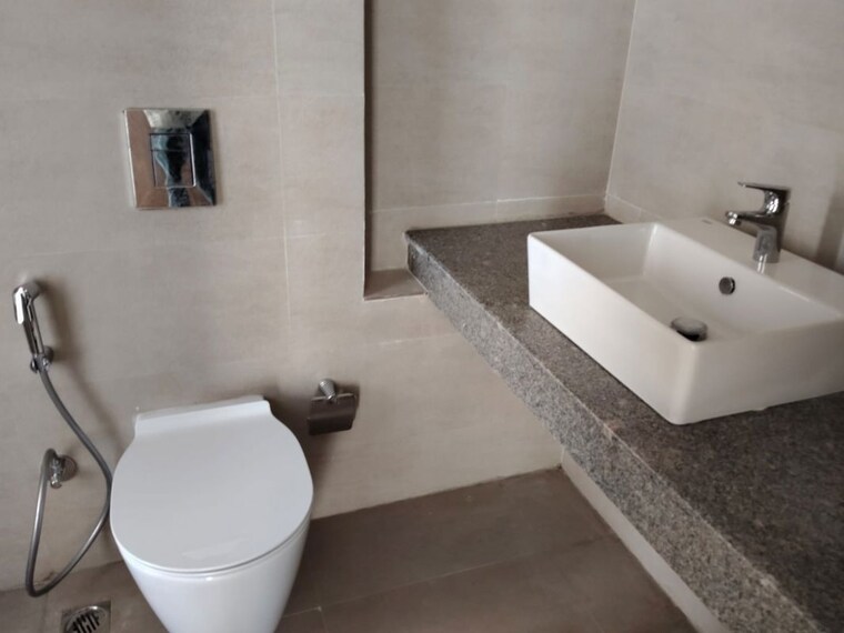 Bathroom, godrej-palm-retreat 2 Bedroom 1300 Sq.Ft. Apartment In Sector 150 Noida 10662473