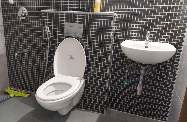 Bathroom, lodha-downtown Pg For Boys In Dombivli East 10662466
