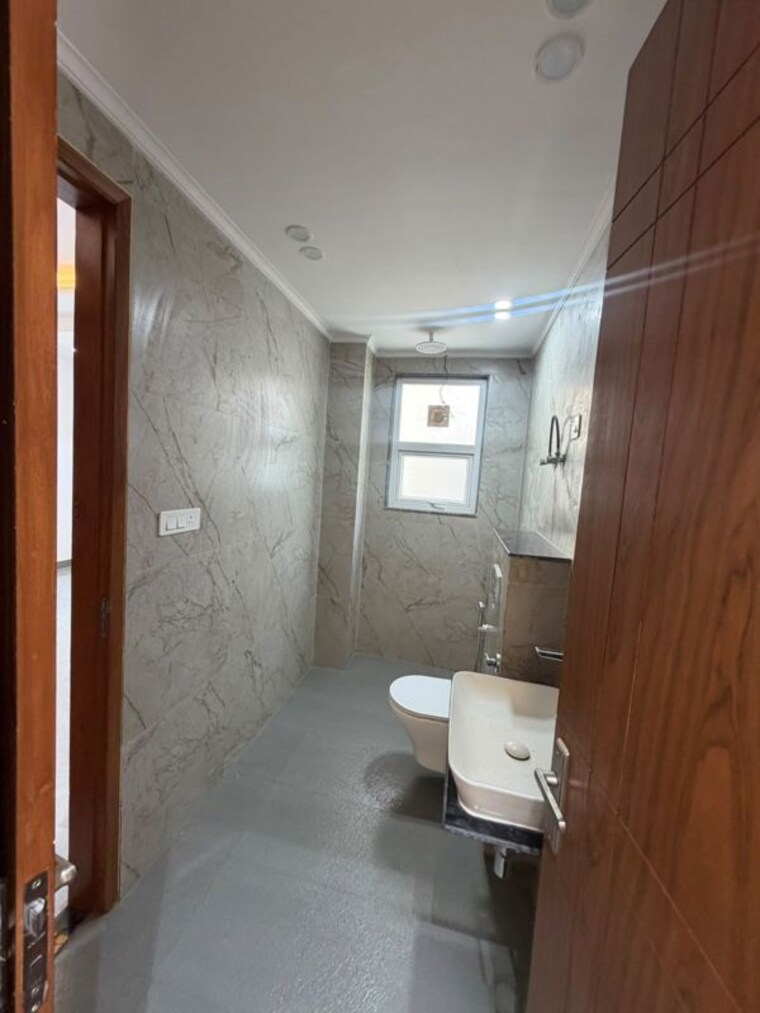 Bathroom, chattarpur 3 Bedroom 1400 Sq.Ft. Builder Floor In Chattarpur Delhi 10662487
