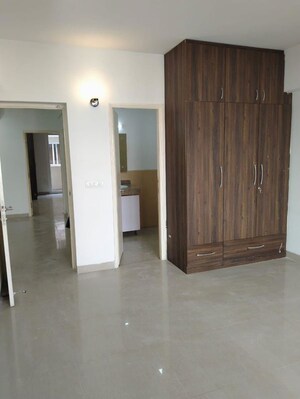 Room in 3.5 BHK Apartment at Emaar Emerald Floors, Sector 65 – for Sale
