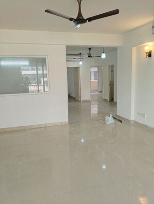 Room in 3.5 BHK Apartment at Emaar Emerald Floors, Sector 65 – for Sale