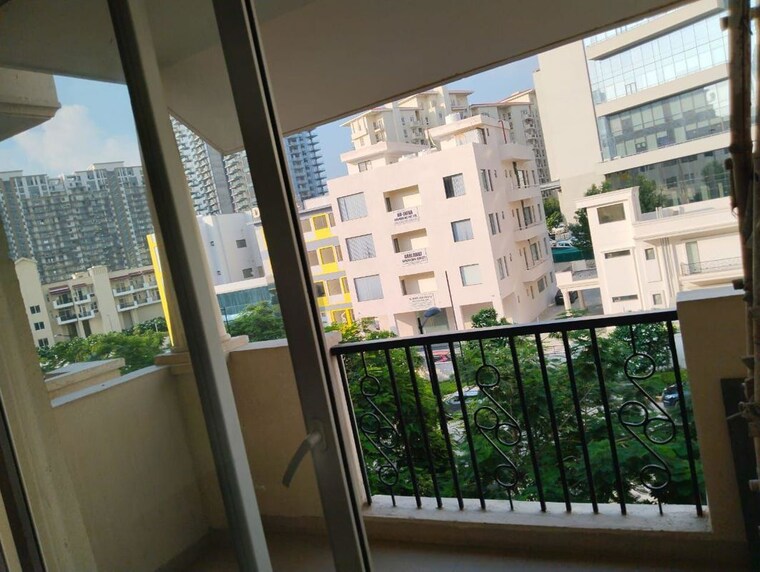 Balcony, emaar-emerald-floors 3.5 Bedroom 1650 Sq.Ft. Apartment In Sector 65 Gurgaon 10662436