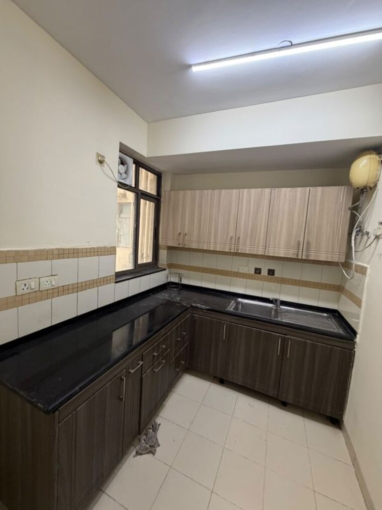 Kitchen, unitech-uniworld-gardens 2 Bedroom 973 Sq.Ft. Apartment In Sector 47 Gurgaon 10662509