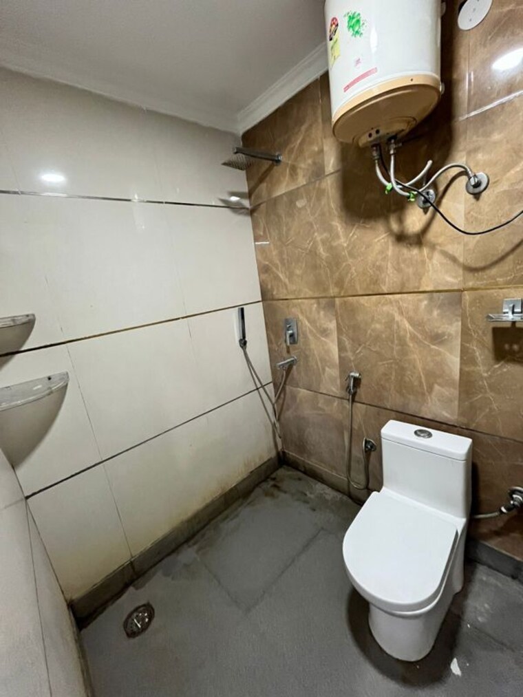 Bathroom, chattarpur 3 Bedroom 1200 Sq.Ft. Builder Floor In Chattarpur Delhi 10662515