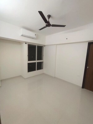 2 BHK Apartment For Rent in Lodha Amara Tower 23, Kolshet Road