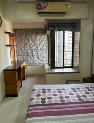 Bedroom in 2 BHK Apartment at Juhu – for Rent