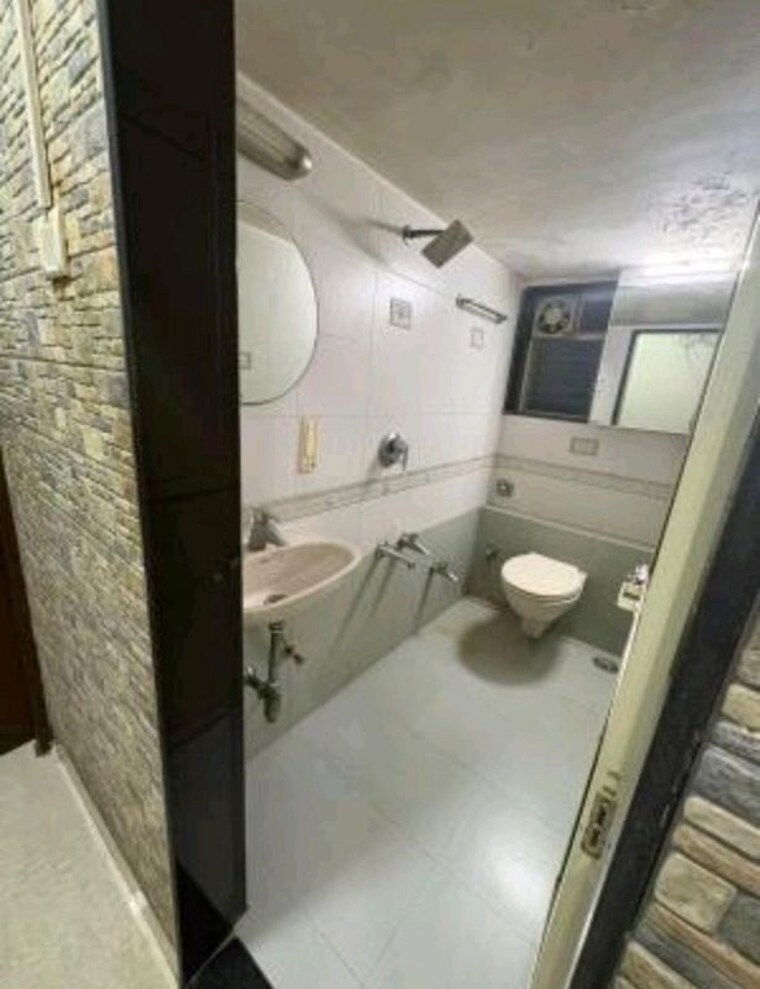 Bathroom, juhu 2 Bedroom 700 Sq.Ft. Apartment In Juhu Mumbai 10662478