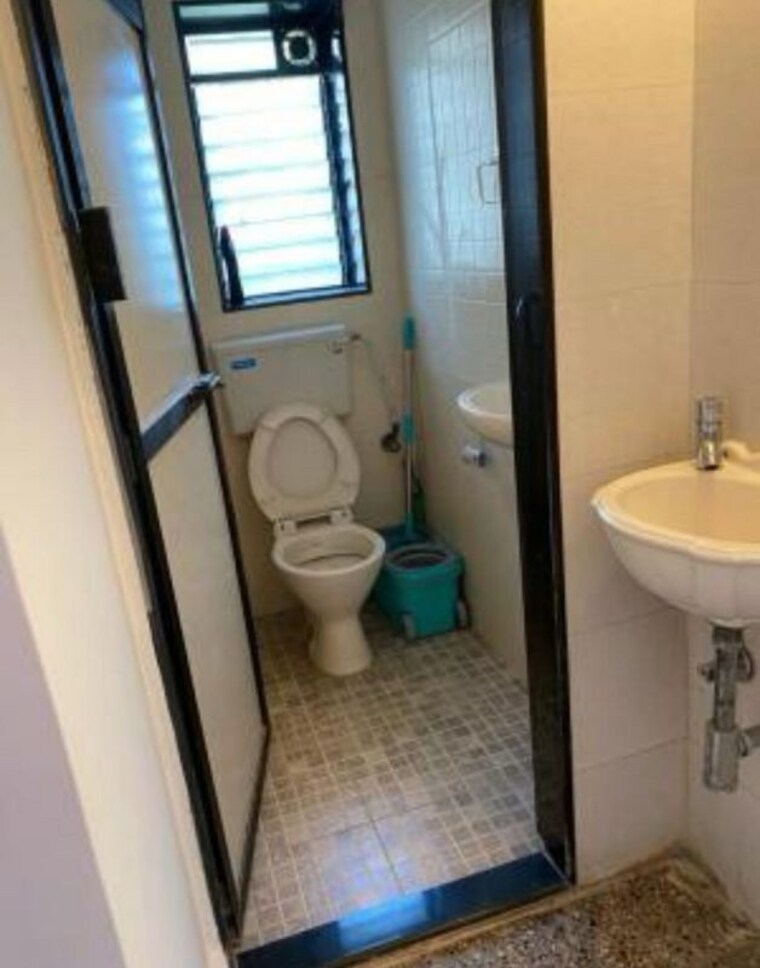 Bathroom, bandra west 2 Bedroom 700 Sq.Ft. Apartment In Bandra West Mumbai 10662554