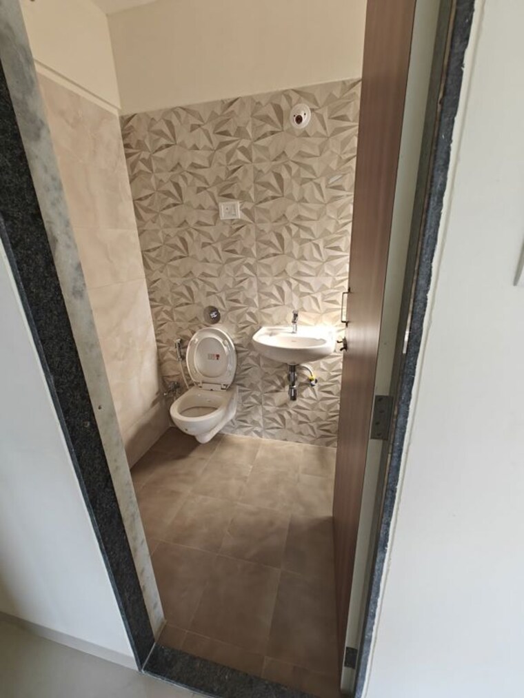 Bathroom, raunak-residency-thane 1 Bedroom 367 Sq.Ft. Apartment In Pokhran Road No One Thane 10662589