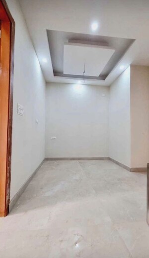 Room in 3 BHK Builder Floor at Tagore Garden – for Rent