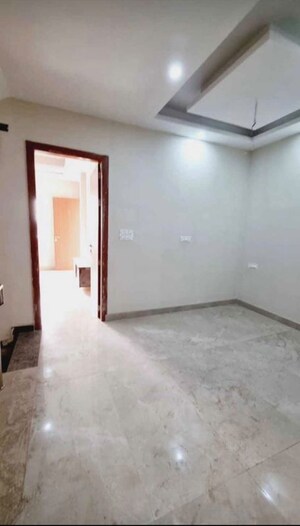 Room in 3 BHK Builder Floor at Tagore Garden – for Rent