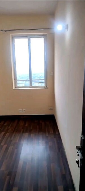 Room in 3 BHK Apartment at Jaypee Kensington Park Apartments, Sector 133 – for Rent