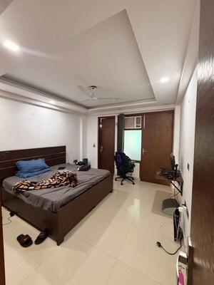 Bedroom in 2 BHK Builder Floor at Sector 32 – for Rent