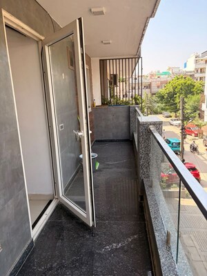 Balcony in 2 BHK Builder Floor at Sector 32 – for Rent