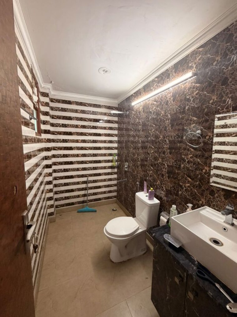 Bathroom, sector 32 2 Bedroom 1447 Sq.Ft. Builder Floor In Sector 32 Gurgaon 10662613