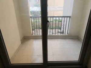 Room in 2 BHK Apartment at Amrapali Silicon City, Sector 76 – for Rent