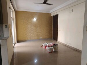 Room in 2 BHK Apartment at Amrapali Silicon City, Sector 76 – for Rent