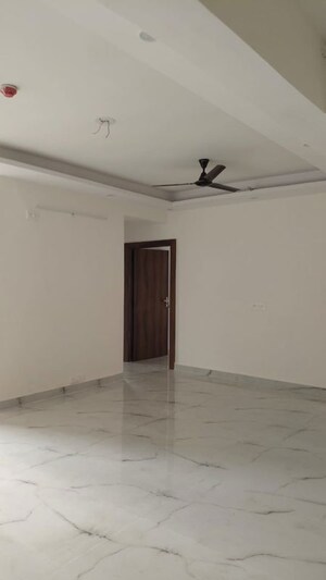 Room in 2 BHK Apartment at RG Luxury Homes, Sector 16b Greater Noida – for Sale