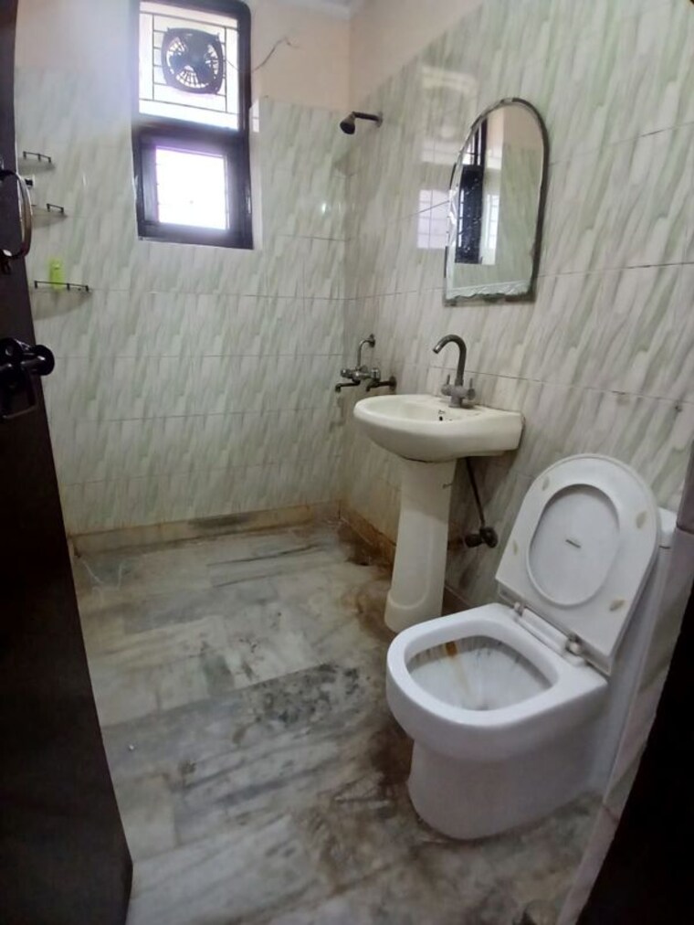 Bathroom, spring-field 3 Bedroom 155 Sq.Ft. Builder Floor In Sector 31 Faridabad 10662582