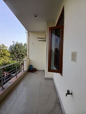 Building Lobby in 3 BHK Builder Floor at Spring Field, Sector 31 – for Sale