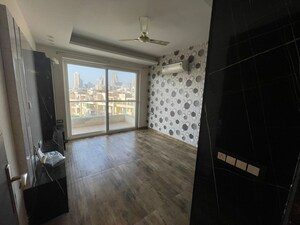 Room in 4 BHK Apartment at 4S Aradhya Extension, Sector 67a – for Rent