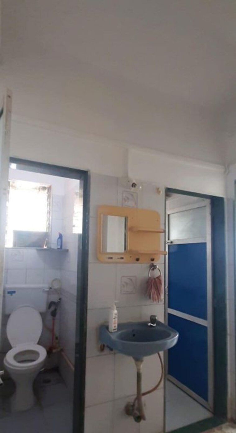 Bathroom, bandra west 1 Bedroom 500 Sq.Ft. Apartment In Bandra West Mumbai 10662643