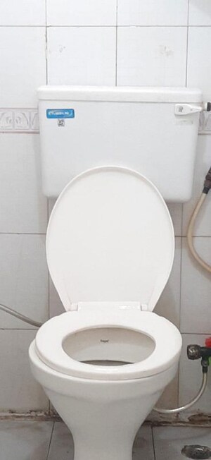 Bathroom in 1 BHK Apartment at Bandra West – for Rent