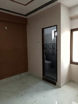 Room in 3 BHK Builder Floor at Charbagh – for Rent