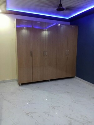 Room in 3 BHK Builder Floor at Charbagh – for Rent