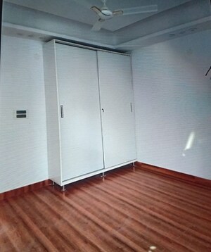 Room in 3 BHK Apartment at Vipul World Floors, Sector 48 – for Rent