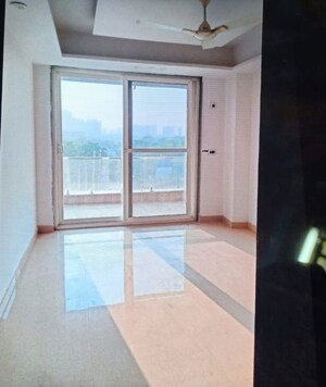 Room in 3 BHK Apartment at Vipul World Floors, Sector 48 – for Rent
