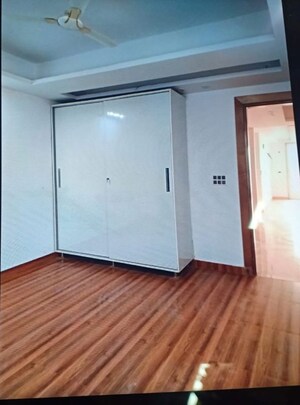 Room in 3 BHK Apartment at Vipul World Floors, Sector 48 – for Rent