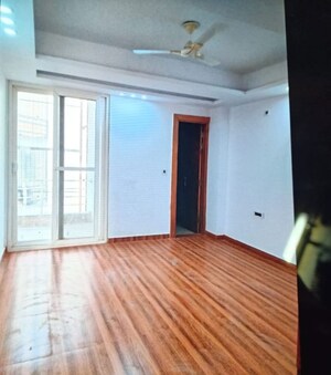 Room in 3 BHK Apartment at Vipul World Floors, Sector 48 – for Rent